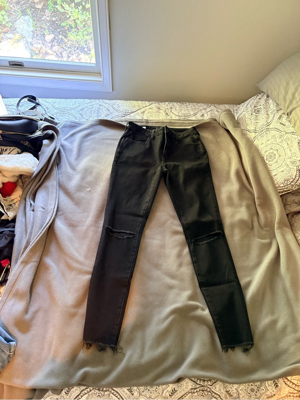American Eagle Outfitters Black Skinny Distressed Jeans